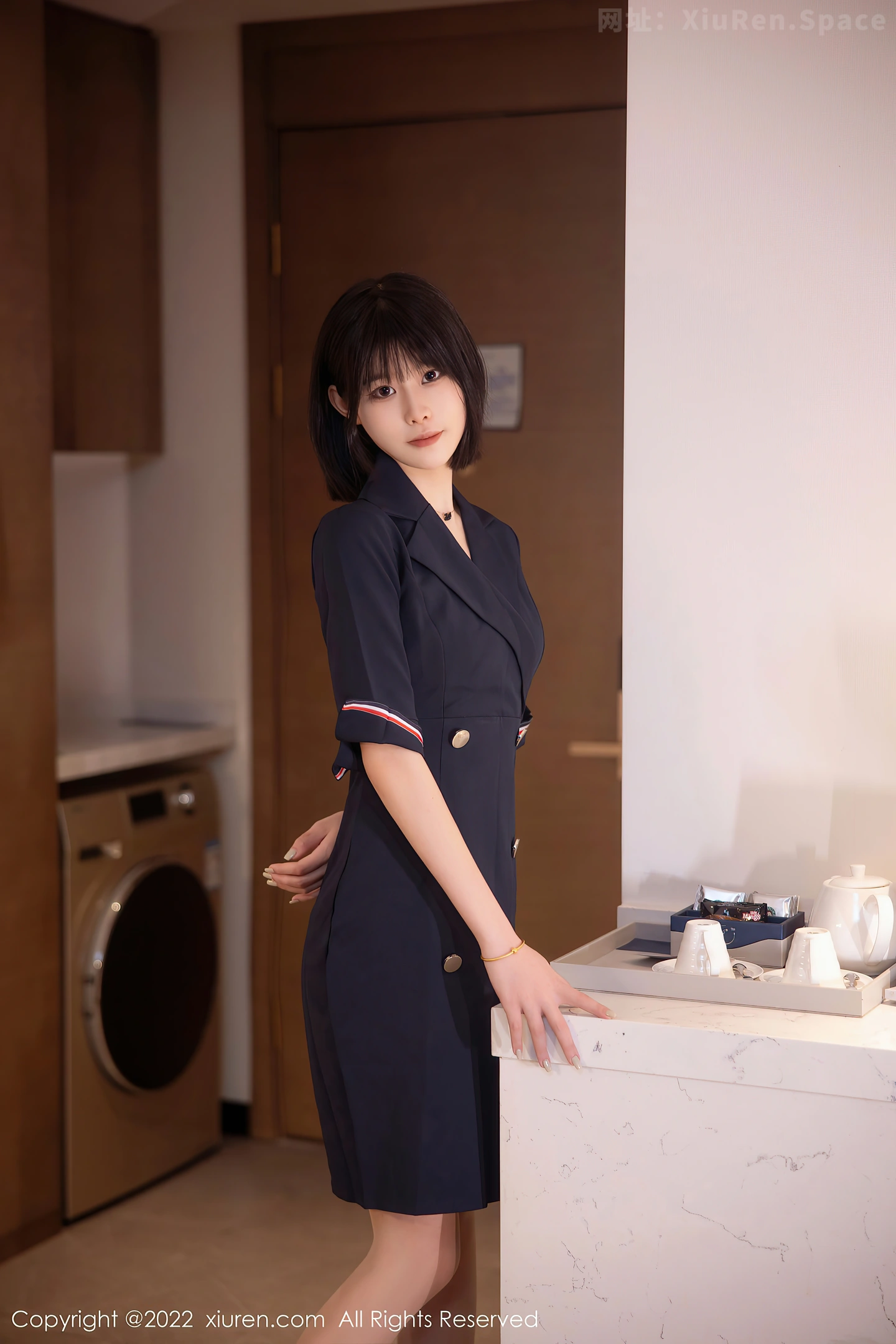 图片[2]-[XiuRen秀人网] VOL.5329 模特77qiqi私房半脱露性感蓝色蕾丝内衣配超薄肉丝完美诱惑写真98P-秀人网官方网站